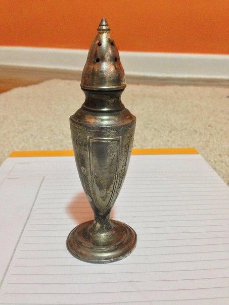 такая вот находка из Океана.Толи солоничка,толи для перца...