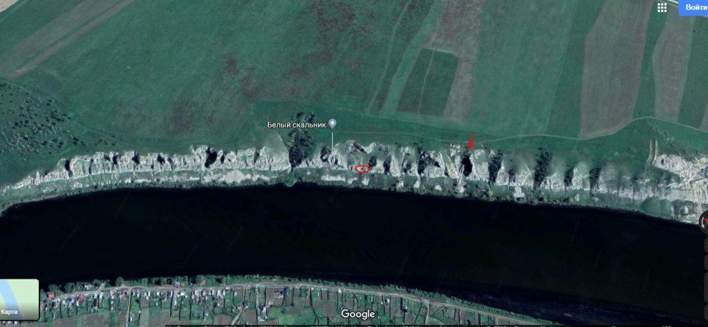 Общий вид скальника на реке белой