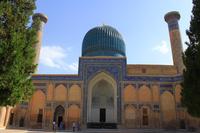 Строительство мавзолея, начатое в 1403 году, было связано с внезапной смертью Мухаммад Султана, прямого наследника эмира Тимура (Тамерлана) и его любимого внука. Завершил строительство Улугбек, другой внук Тамерлана.