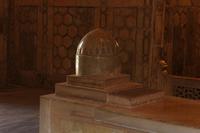 Во время правления Тимура мавзолей стал семейным склепом Тимуридов. В этом архитектурном комплексе находятся могилы самого Тимура, его сыновей Шахруха и Миран-шаха, а также внуков - Улугбека и Мухаммад Султана.