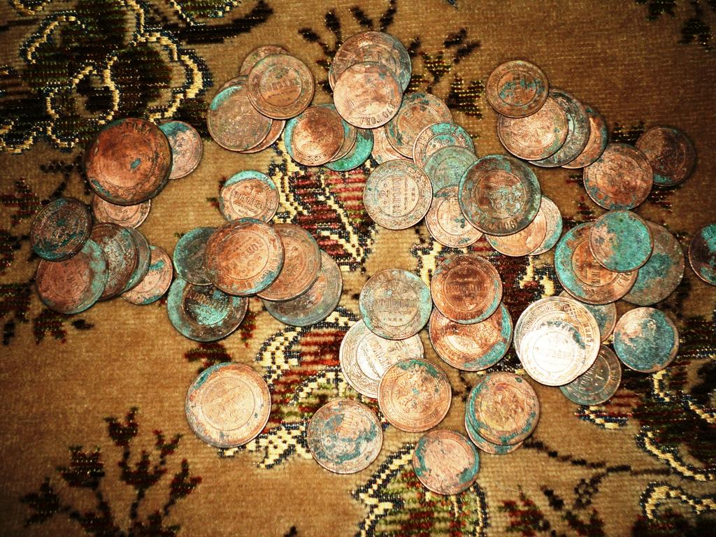 Клад дома, монеты в первичном состоянии.