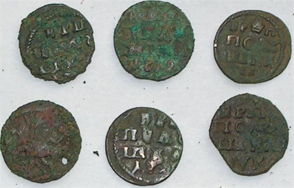 ВРПшечки, ещё не чищеные, пара в вехнем правом ряду 1719г. с коронами в надписи.