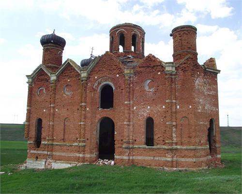 Добротная такая церковь ближе