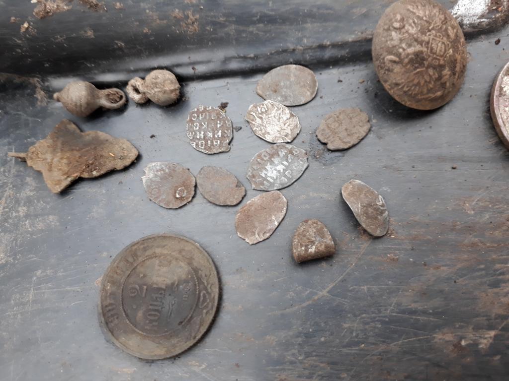 Монеты на лопате2