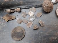 Монеты на лопате2