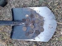 Лопата с монетами