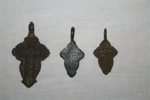 Крестики.