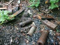 На выбитых местах…