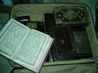 Собрание раритетных книг, найденное в резиденции Януковича. Фото Дмитрия Гнапа