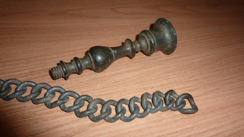 подсвечник и цепь бронзовые
