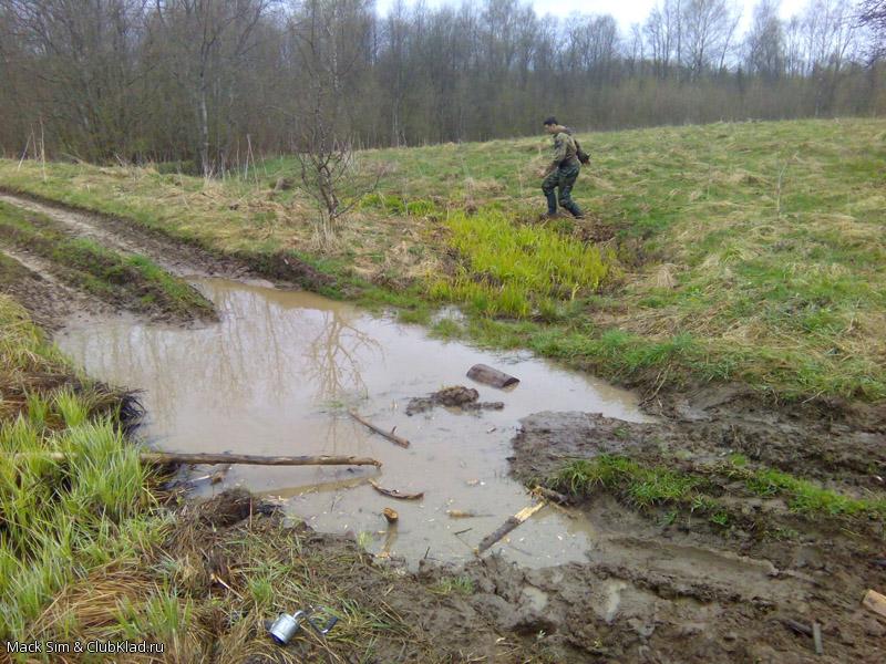 «НИВА» выбралась из ручья, но объезда нет...