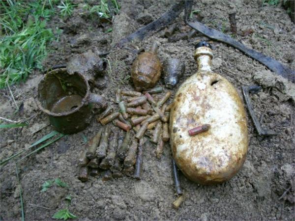 Флага,граната а то  не важно)