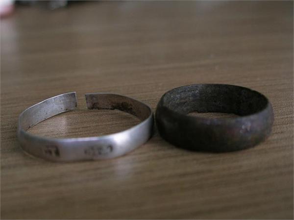 1 кольцо серебряное,2-медное
