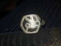 Кольцо похоже на серебро