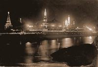 Кремль декорирован электрическими лампочками в честь коронации Николая II. 1896 г