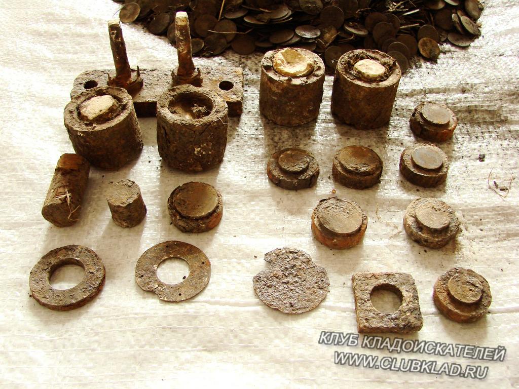 Станок фальшивомонетчика найден в Аларской долине Иркутской обл., металлоискателем. Находки копателей клуб клад www.clubklad.ru