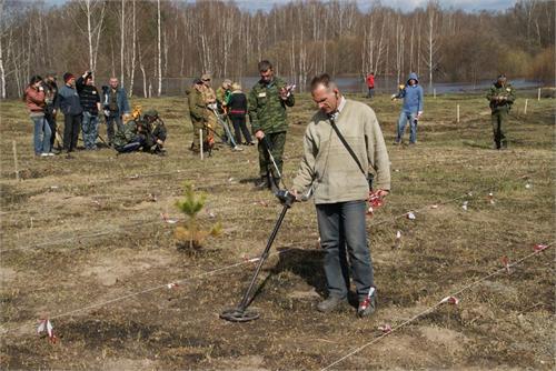 Первое место!  - Сергей с металлодетектором Minelab E-Trac - 10 целей из 11 возможных.