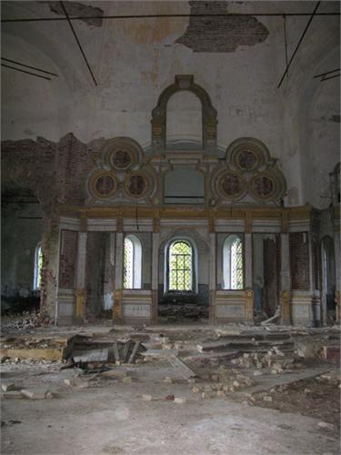 Иконостас, дерево, позолота. Церковь «Порели», Кировская область. Июнь 2009.