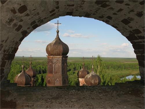 Вид с колокольни на р.Молома. Церковь «Порели» год постройки 1912.