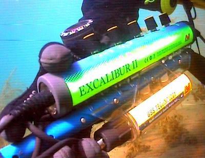 Инструмент подводного кладоискателя - Excalibur II подводный металлоискатель. Красив зараза! :) Интересно, а как на него будут реагировать акулы? :) 