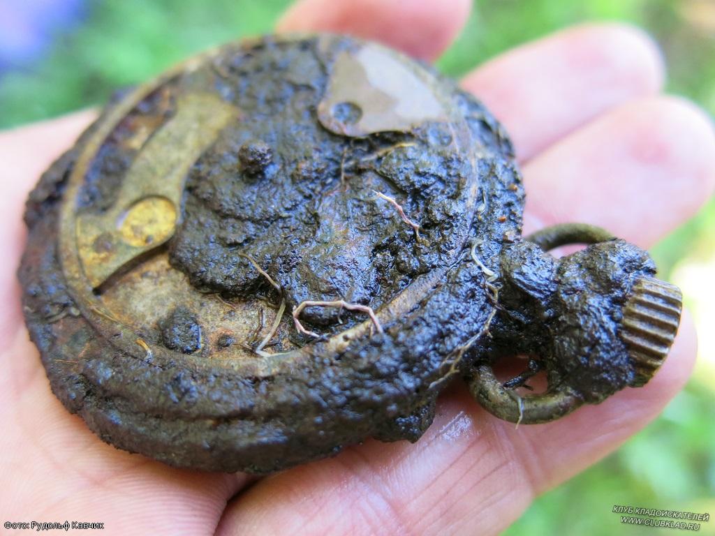 Часы найденные металлоискателем на старой деревни находки краеведов кладоискателей в Понамарева