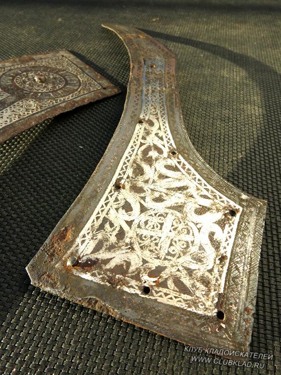 Конная амуниция. Части позолоченной конской сбруй, позолоченная накладка на седло лошади.