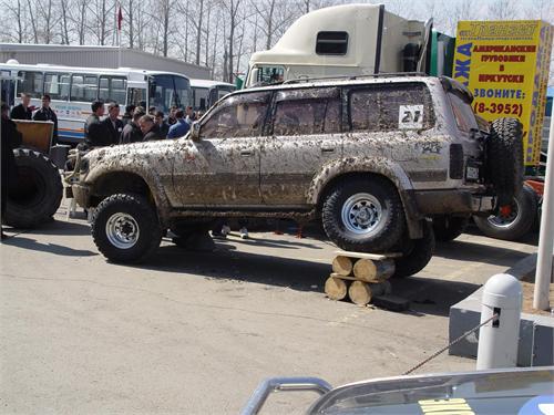 Авто-выставка в Иркутске 2004 год. LС-80, настоящая машина для путешествий. Еще не доделан бампер, арки передние не подрезаны.