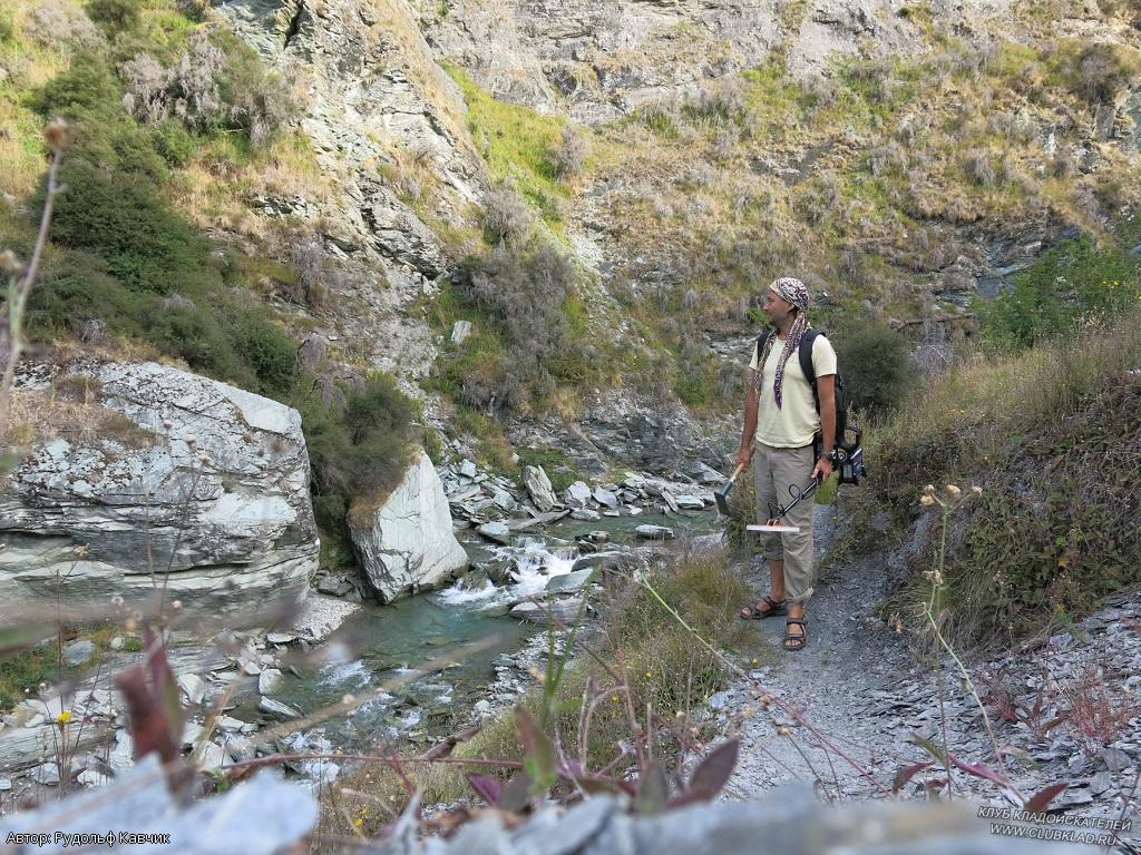 В верховье, судя по карте, щетки должны быть, река бежит в узком каньоне по которому и идет тропа Новая зеландия 2013