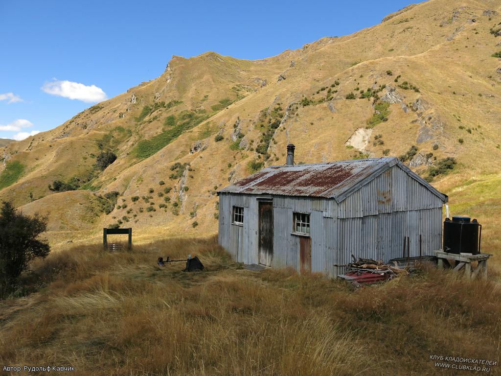 7-14 Dynamo Hut оказался настоящим музеем под открытым небом с прекрасным домом, в котором может переночевать человек 10 Новая Зеландия 2013