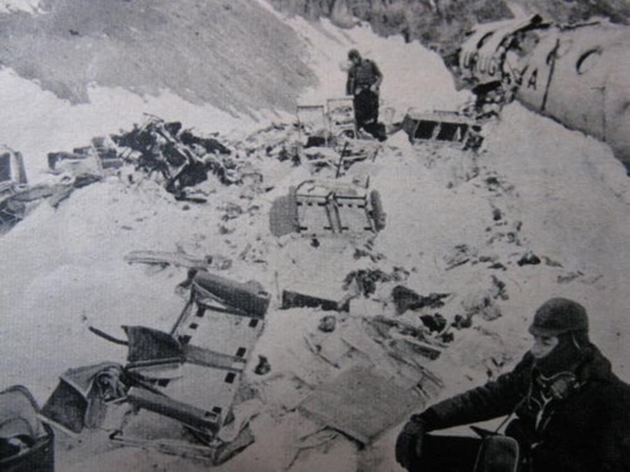 чудо в Андах самолет крушения самолета в Андах остатки саморета - Анды 1972 год