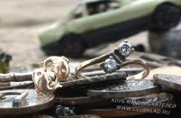 Маленькая сережка и колечко, найденные металлоискателем Excalibur 