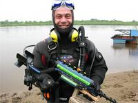 Подводный поиск на р.Вятка. Июнь 2009г. Металлоискатель Excalibur. На фото: Михаил.