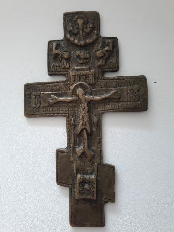 Крест 11,1 см х 6,3 см.