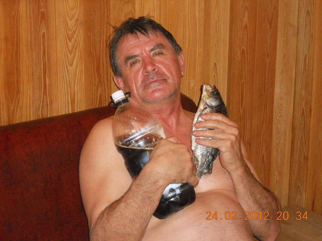 Смывал пыль дорог!