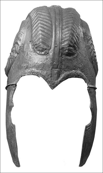 шлем древнего воина с изображением бараньих рогов