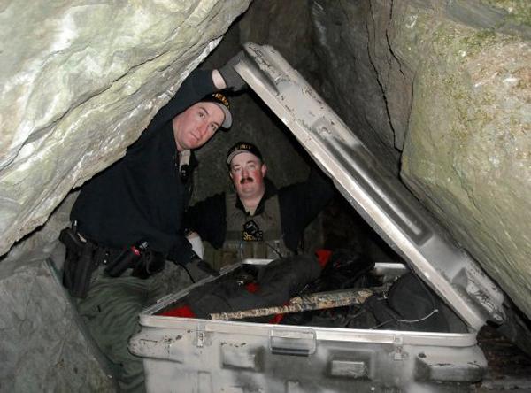 Пиратская пещера полная необычных сокровищ была обнаружена в Северной Калифорнии.