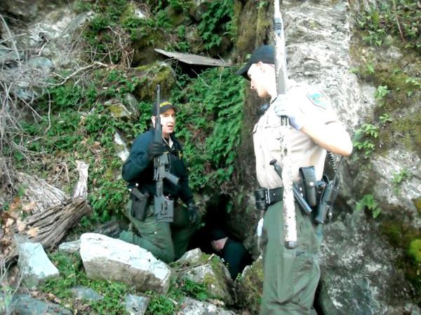 Пиратская пещера полная необычных сокровищ была обнаружена полицией Северной Калифорнии
