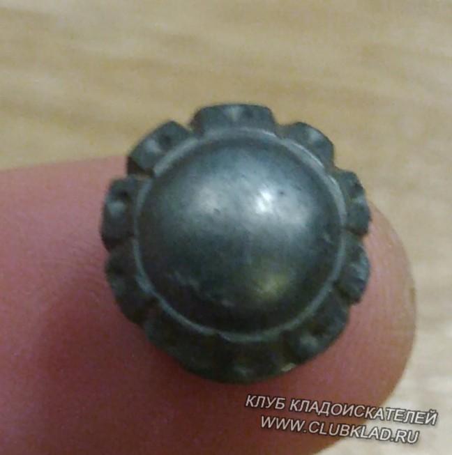 Или запонка?