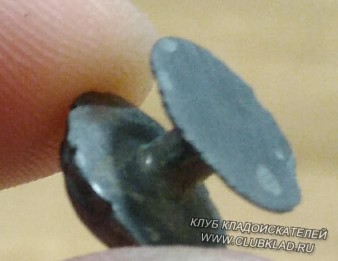 Или пуговица-запонка?