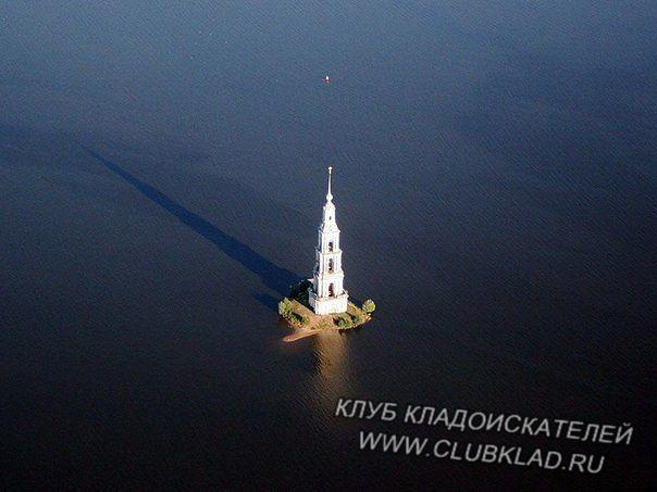 Колокольня в Калязине - одинокий памятник святости.