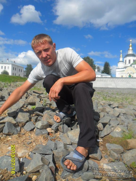 на набережной реки Сухона 