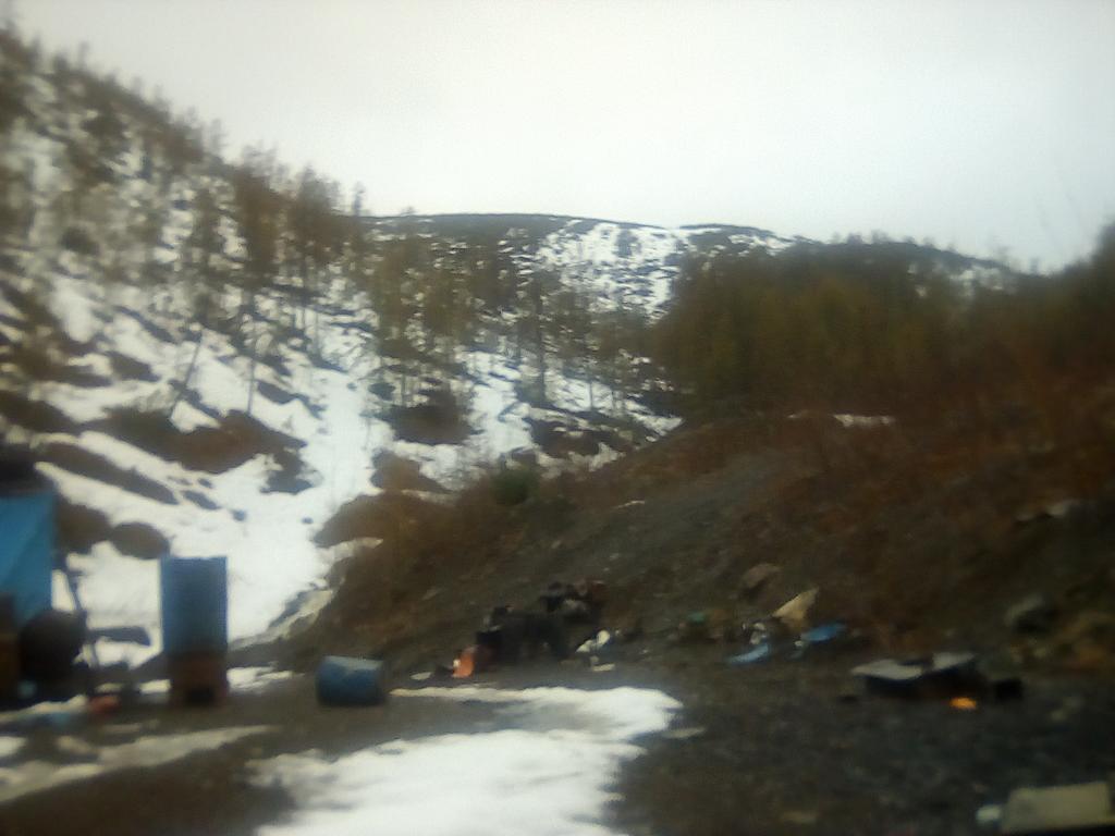 конец мая, в горах ещё снег и наледи