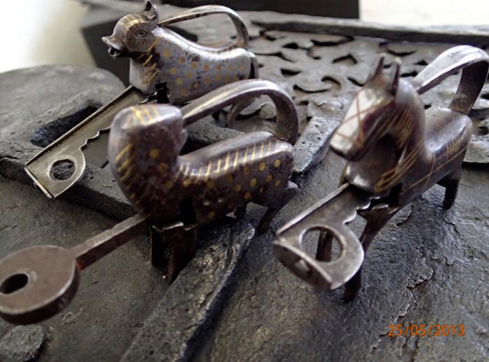 силуэтные замочки