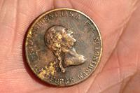 Эту монету Стив Круз нашел на дне того же озера Беркели. (Joe Amon, The Denver Post)
