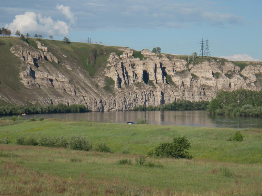 по реке Белая