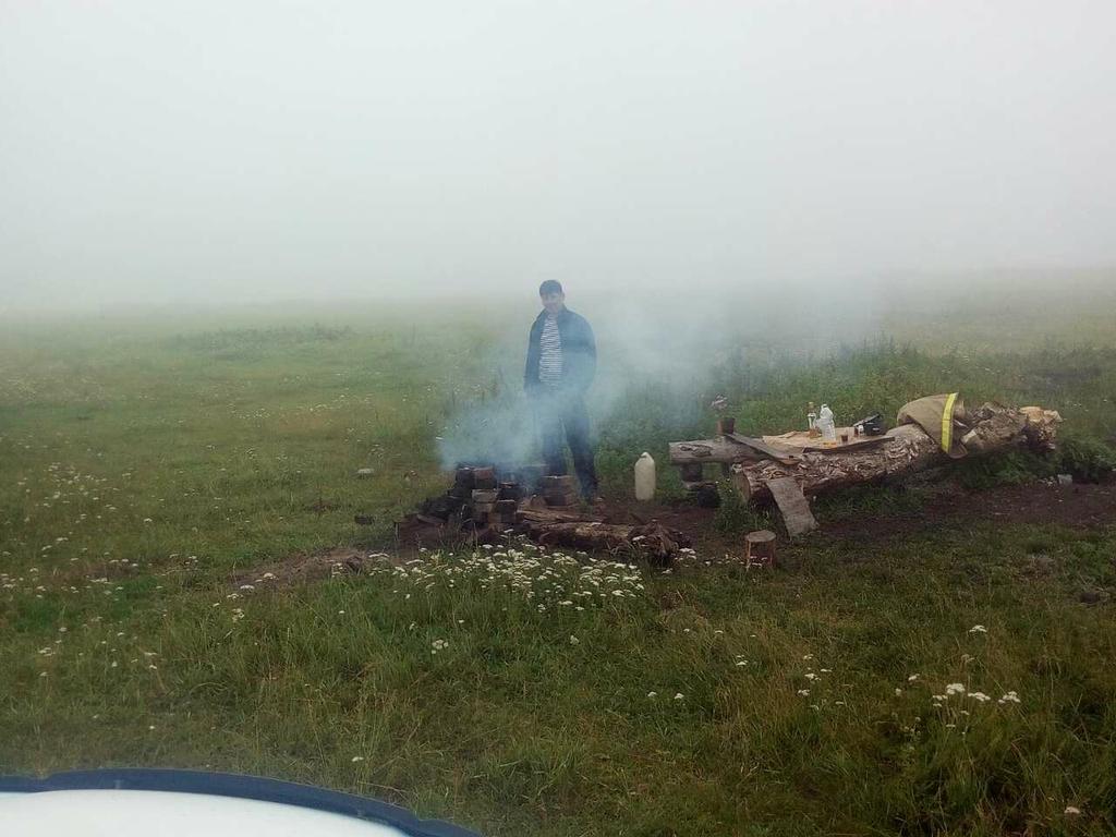 мангал горит и стол накрыт!!!