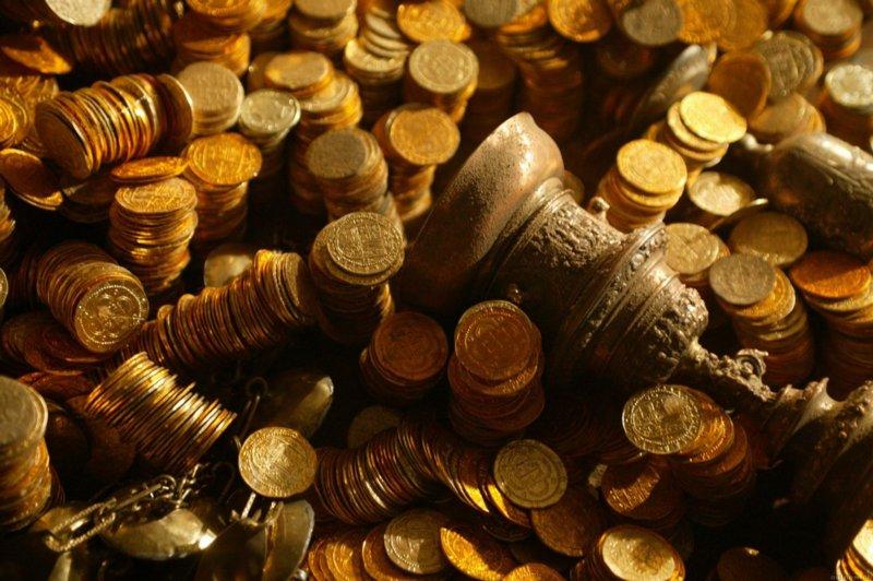 Клад старинных золотых изделий и монет