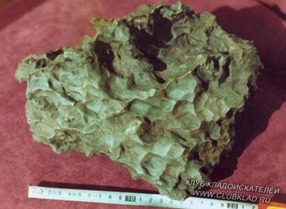 Сихотэ-Алинский железный метеорит осколок массой 6,3 кг найден металлоискателем в 2000 году
