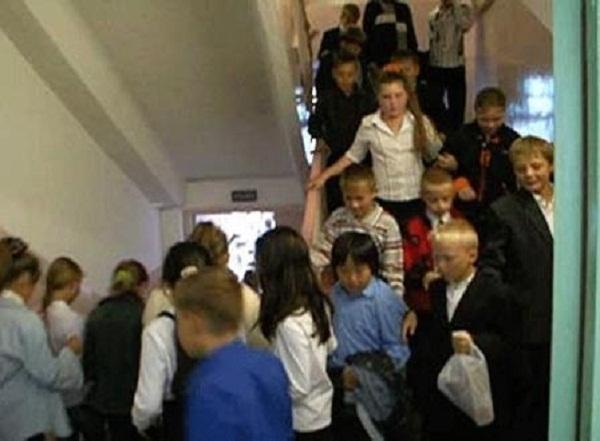 Школьников эвакуировали