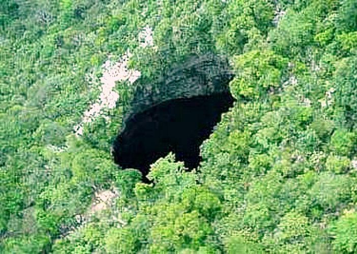 Эта пещера- гигантская дырка в земле